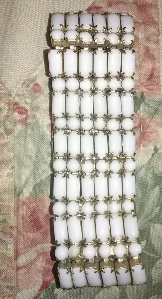 Pretty white and gold bracelet
